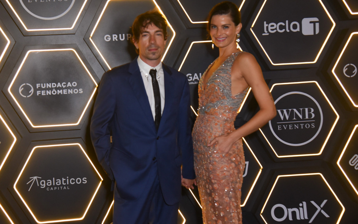 Di Ferrero e Isabeli Fontana
