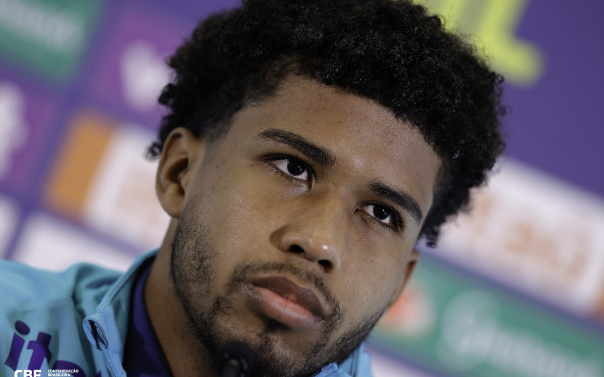 Na Seleção, Andrey Santos pede título ao Vasco: 'Precisando' 