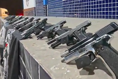 Mulher é presa com 30 pistolas que saíram de São Paulo com destino ao Complexo do Alemão