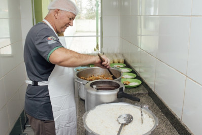 Educação diversifica a merenda escolar com três refeições diariamente