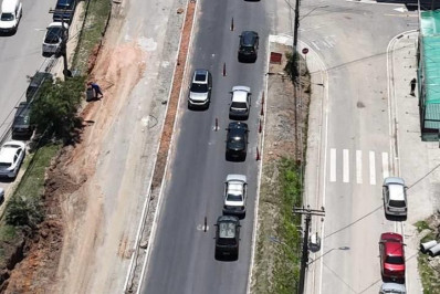 Obras de drenagem e pavimentação interditam parte da Rodovia Amaral Peixoto em Araruama