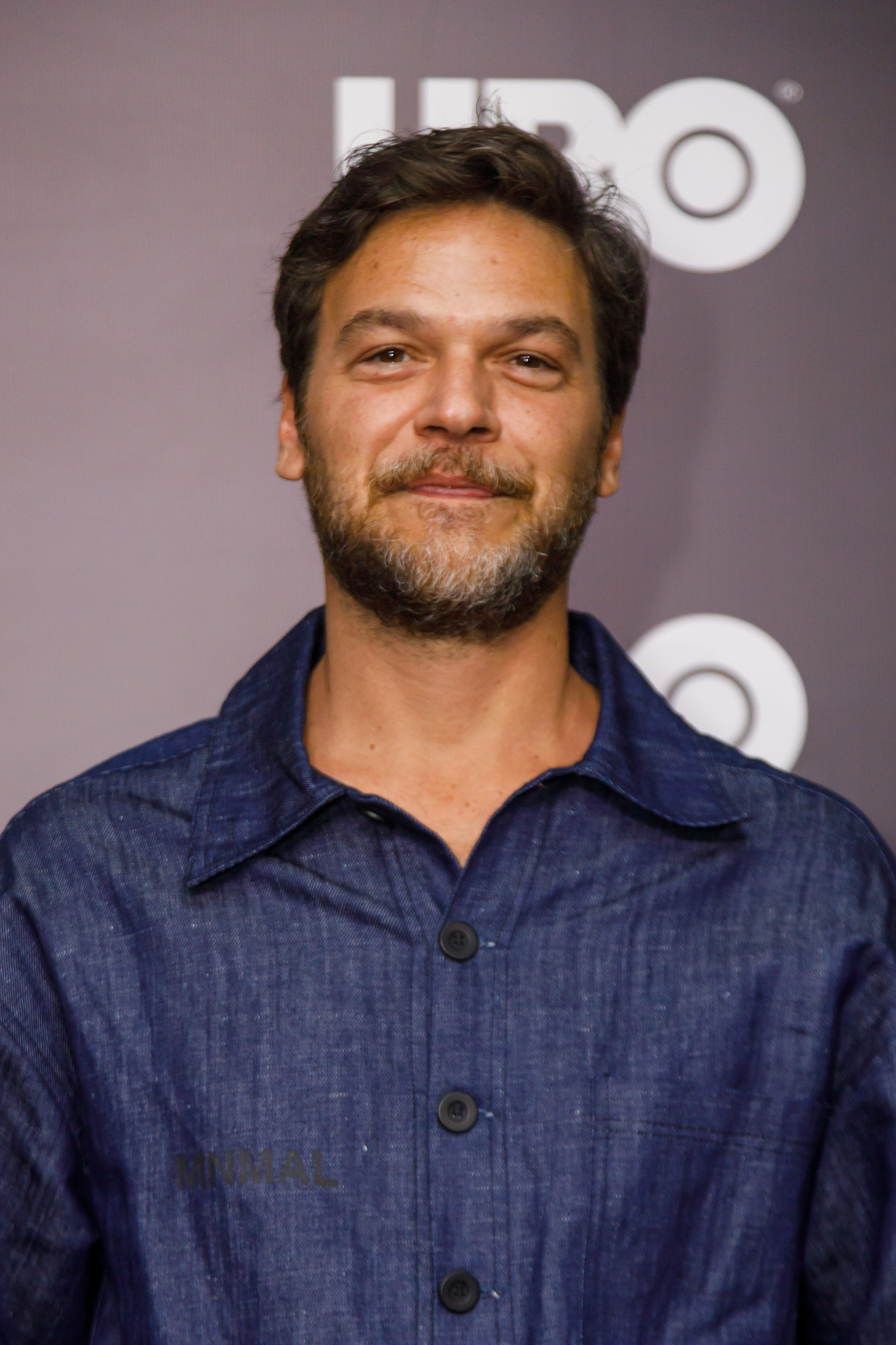 Emilio Dantas em pré-estreia de 'Ângela Diniz: Assassinada e Condenada'
 - Reprodução/Patrícia Devoraes/Brazil News