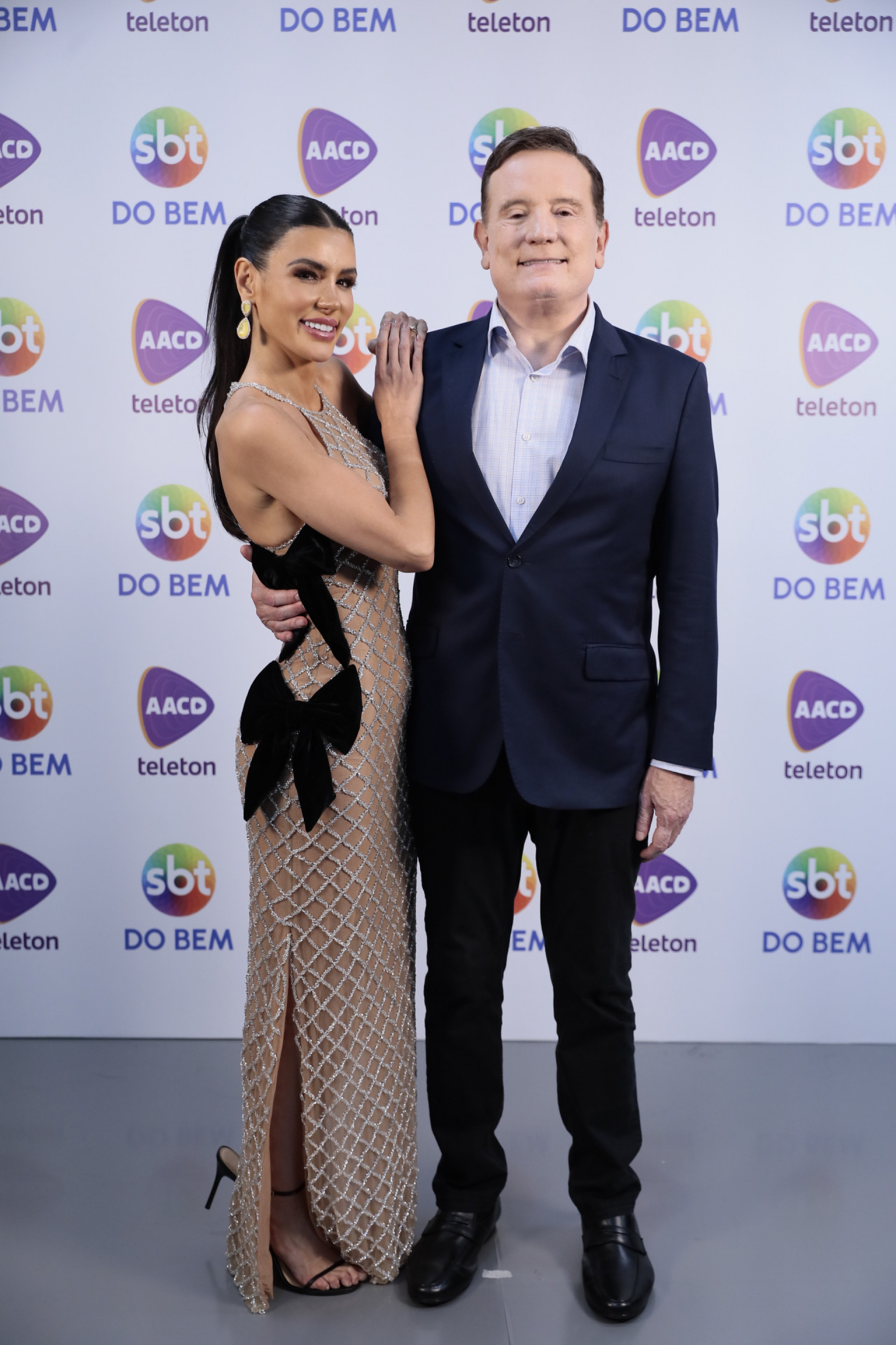 Gaby Cabrini dividiu o palco com o pai, Roberto Cabrini, no Teleton - SBT/Rodrigo Pallatta