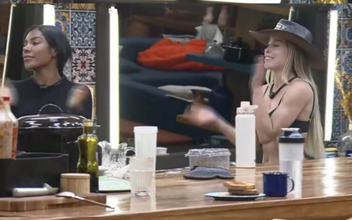 Saory e Carol provocam Rayane em 'A Fazenda' - Reprodução/Record