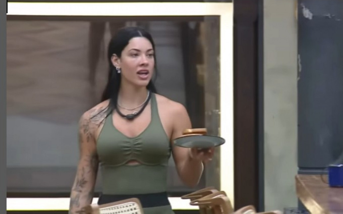 Saory e Carol provocam Rayane em 'A Fazenda' - Reprodução/Record