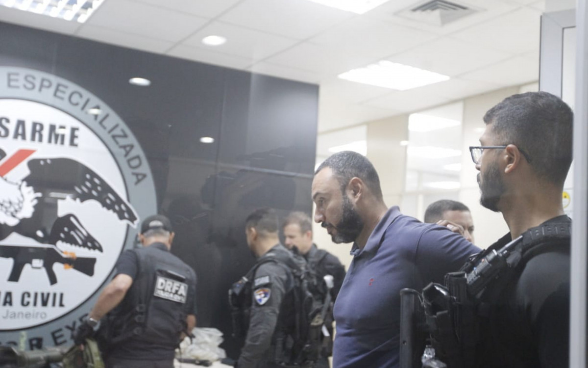 Um dos presos durante operação contra fabricação e comercialização de armas e munições - Reginaldo Pimenta/Agência O DIA