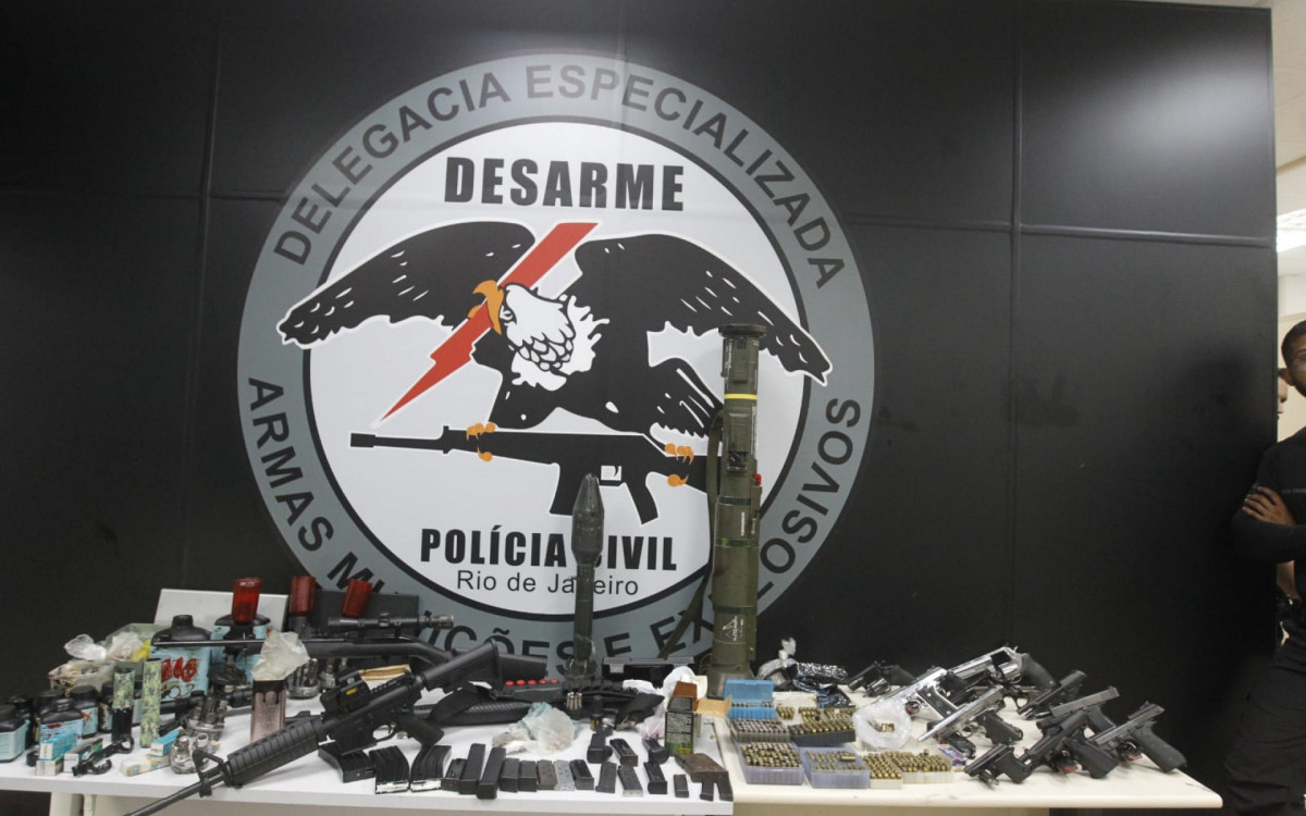 Materiais aprendidos durante operação contra fábrica de armas - Reginaldo Pimenta/Agência O DIA