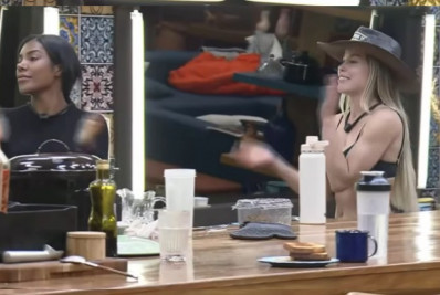 Em 'A Fazenda', Saory e Carol provocam Rayane com música: 'Vagabunda'