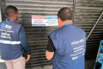 Mais de 100 litros de cachaça clandestina são inutilizados em bar na Zona Norte  