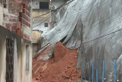 Salvador tem o maior volume de chuva do país em 24h e enfrenta alagamentos e deslizamentos