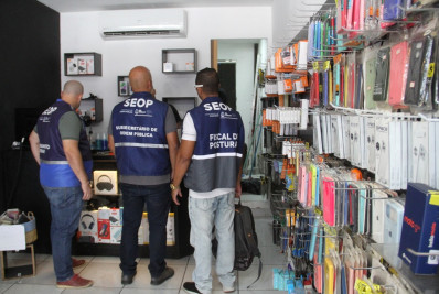 São Gonçalo fiscaliza lojas de conserto de celulares e interdita duas delas
