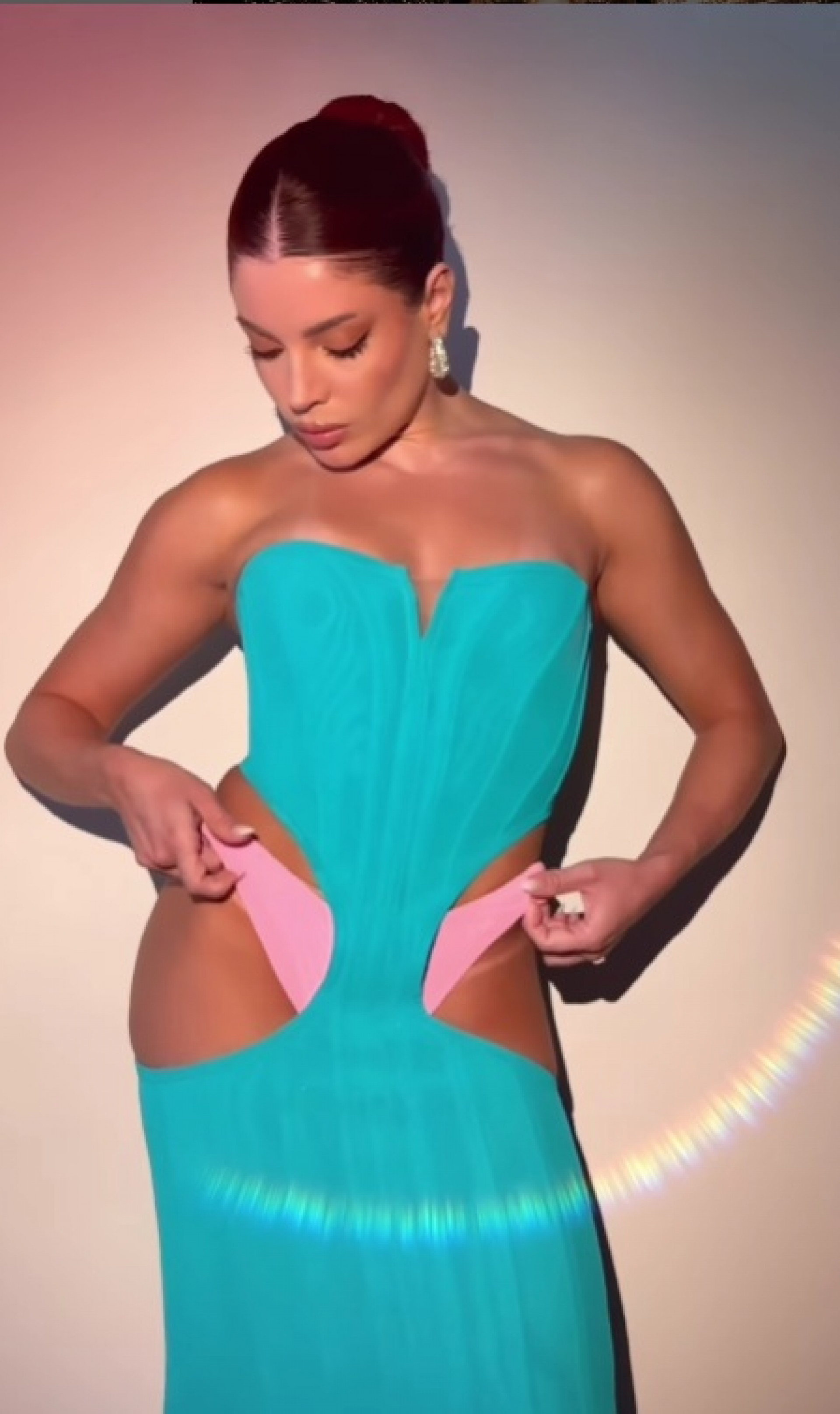 O vestido diferentão de Gkay - Reprodução / Instagram