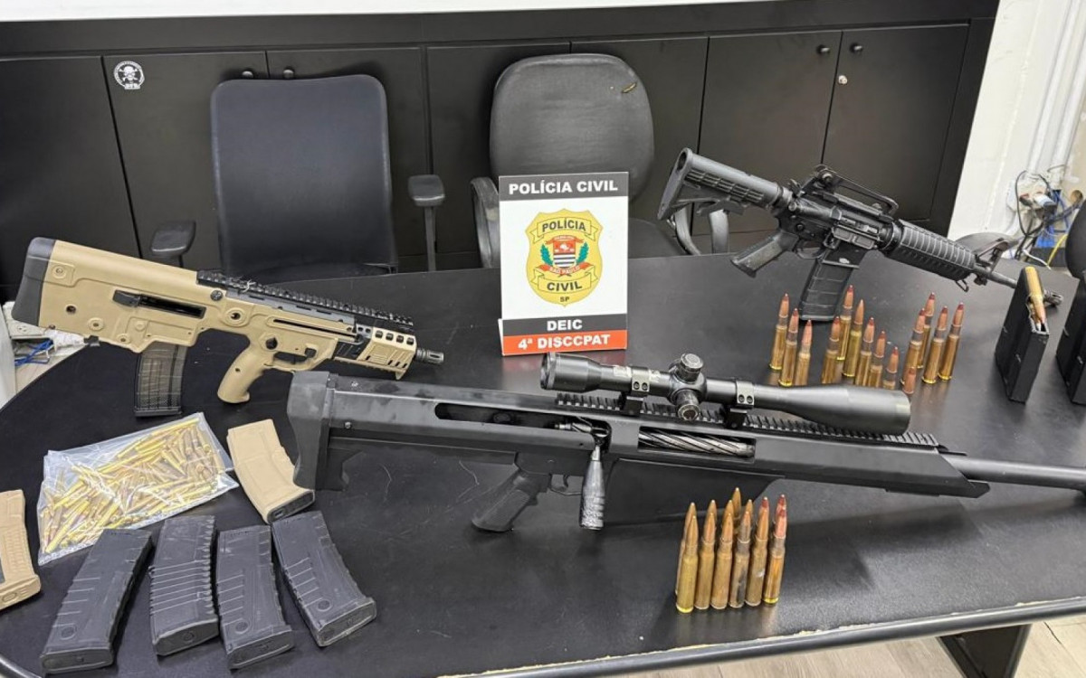 Foram apreendidos três fuzis de guerra que estavam dentro de uma cama-baú - Divulgação/ SSP-SP