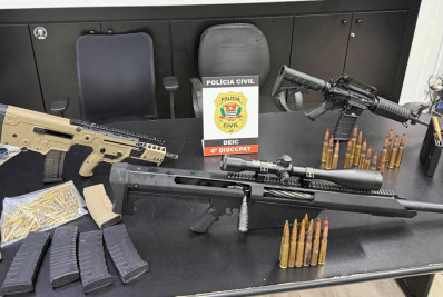Casal que praticava roubos a casas com fuzis e carros blindados é preso em SP
