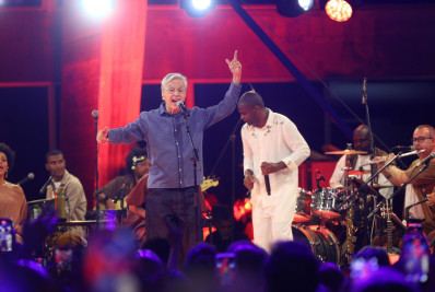 Caetano Veloso participa do show de Pretinho da Serrinha no Rio