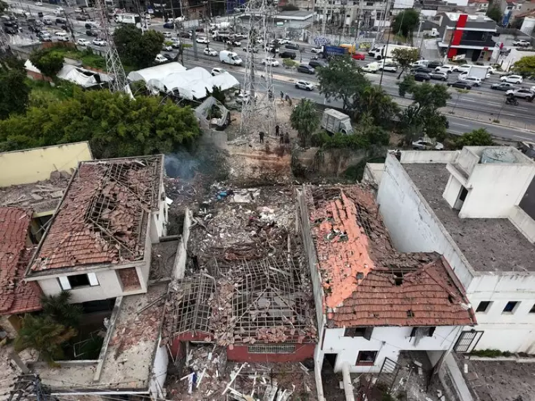 SP: Explosão de casa quebrou vidros de loja de fast food a mais de 100 m de distância