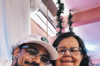 Ex-BBB João Luiz Pedrosa faz homenagem após morte da mãe: 'Fica em paz'