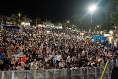 Show de Fernandinho reúne milhares de fiéis em comemoração aos 30 anos de Búzios