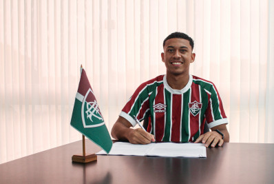 Fluminense renova contrato de volante da 'Esquadrilha 07'