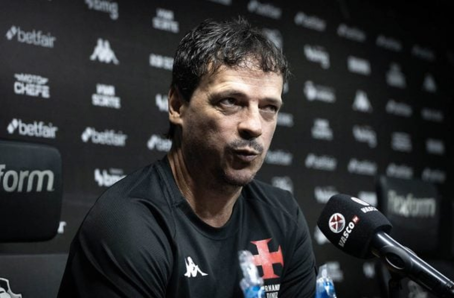 Diniz busca definir companheiro de Robert Renan no Vasco para duelo com o Grêmio