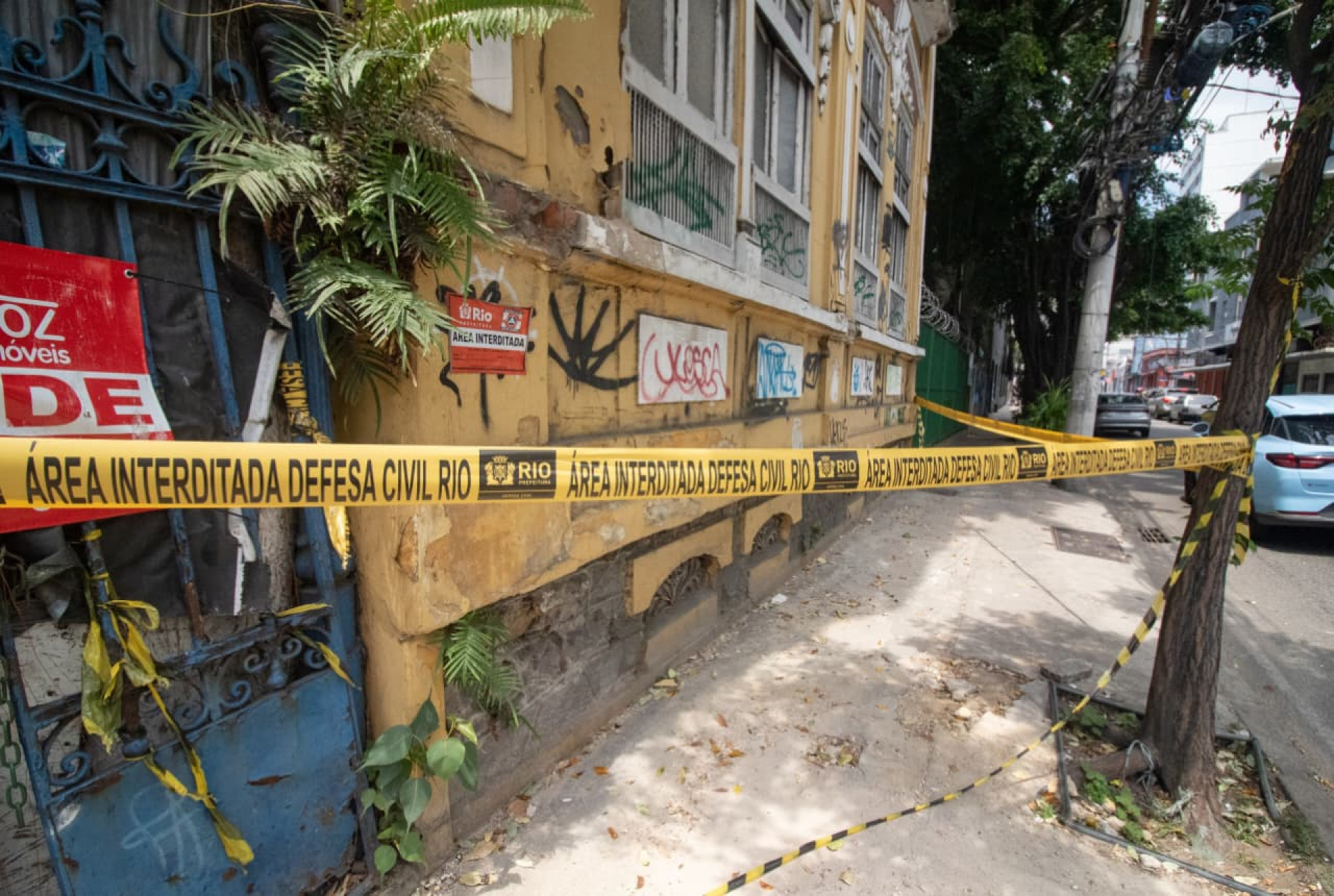 Defesa Civil do Rio isolou um casarão particular em Botafogo, na Zona Sul do Rio - Érica Martin/Agência O Dia