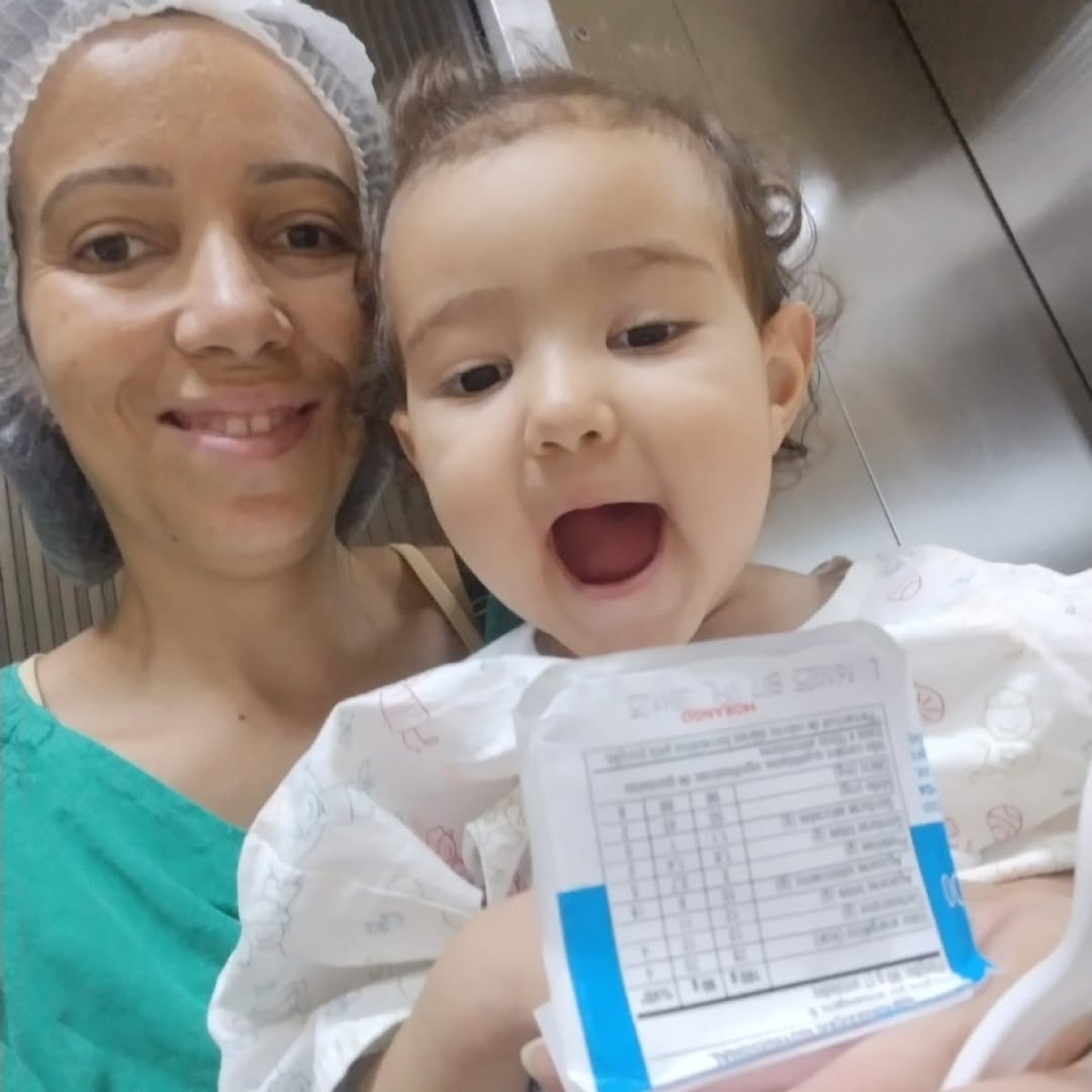 Emanuelly precisa de ajuda para seguir com o tratamento