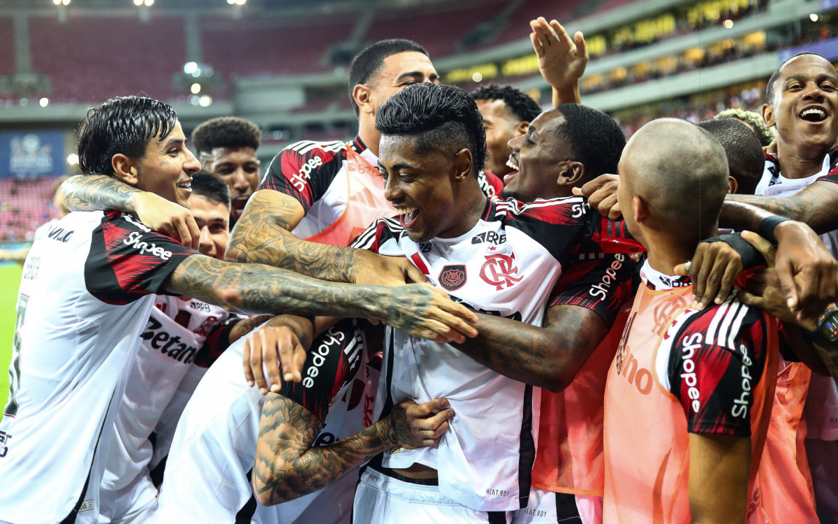 Flamengo goleou o Sport por 5 a 1 no Recife