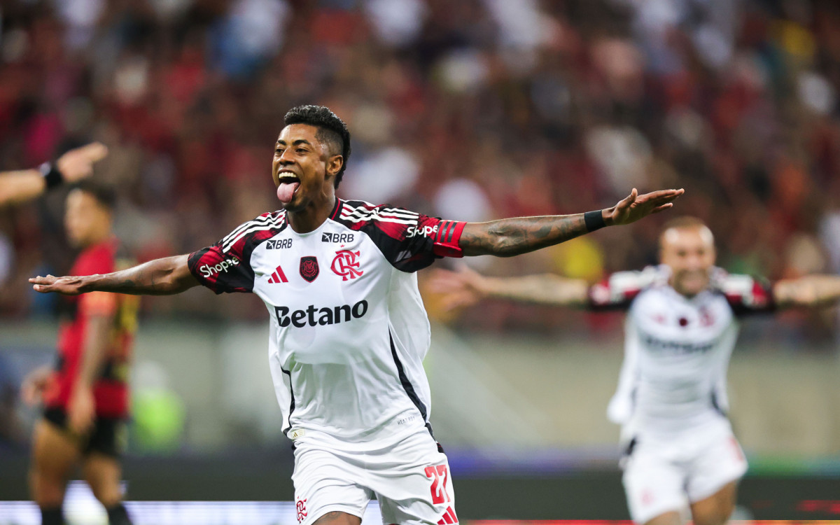 Flamengo goleou o Sport por 5 a 1 no Recife