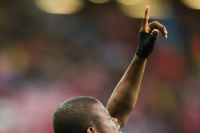 Douglas Telles celebra estreia inesquecível: 'Marcar no aniversário do Flamengo'