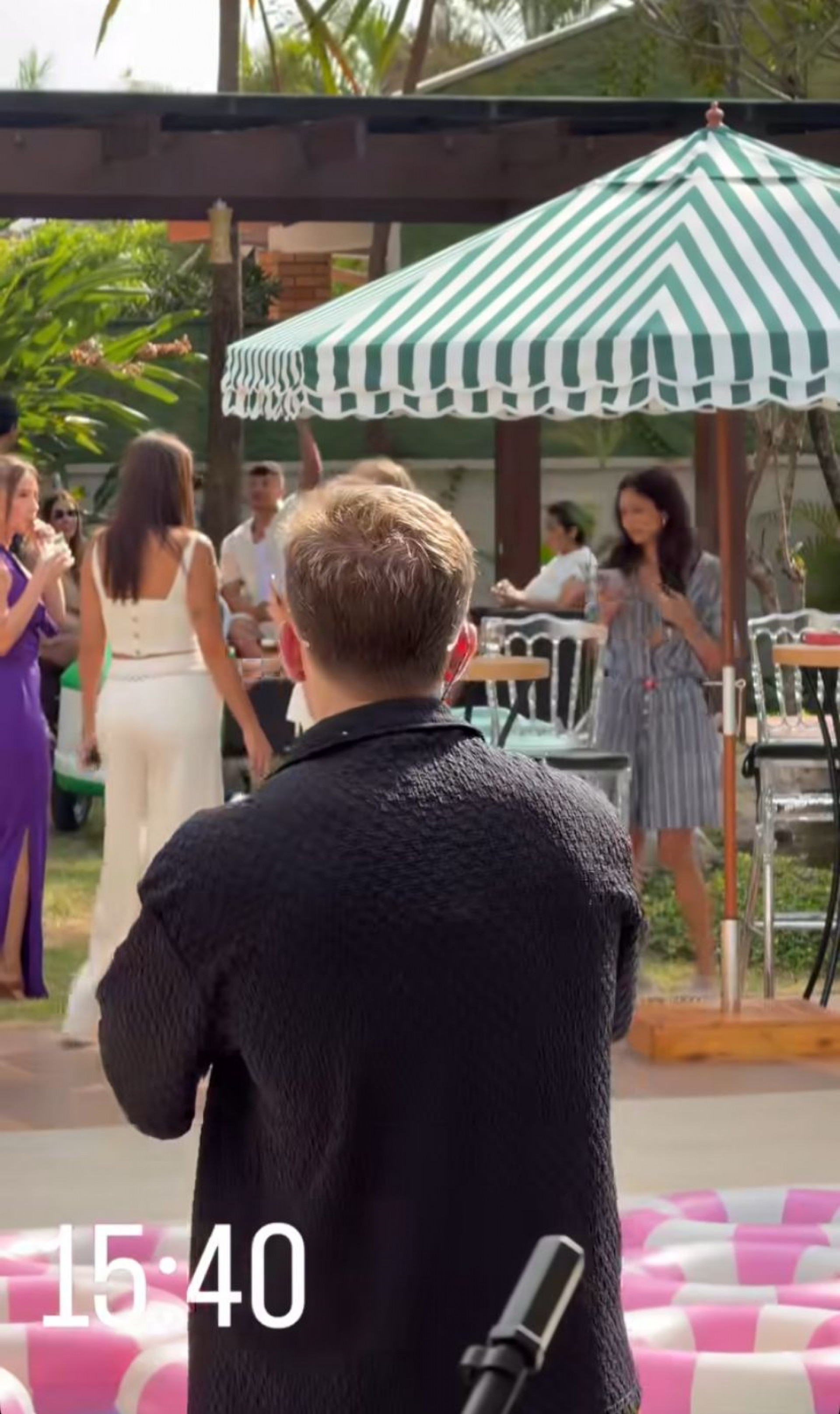 Júlio Cocielo é flagrado na festa de aniversário de Tata Estaniecki - Reprodução/Instagram