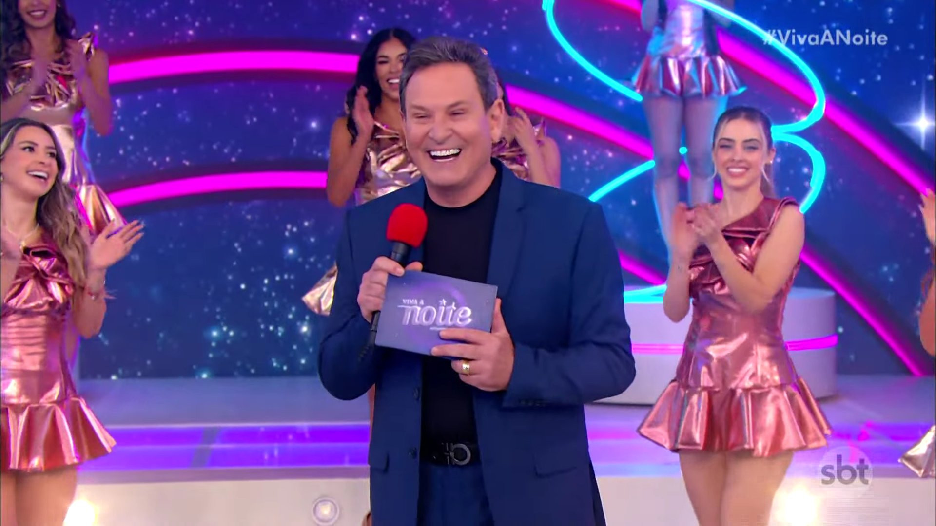  Luis Ricardo comanda especial do programa 'Viva a Noite' no SBT - Reprodução / SBT