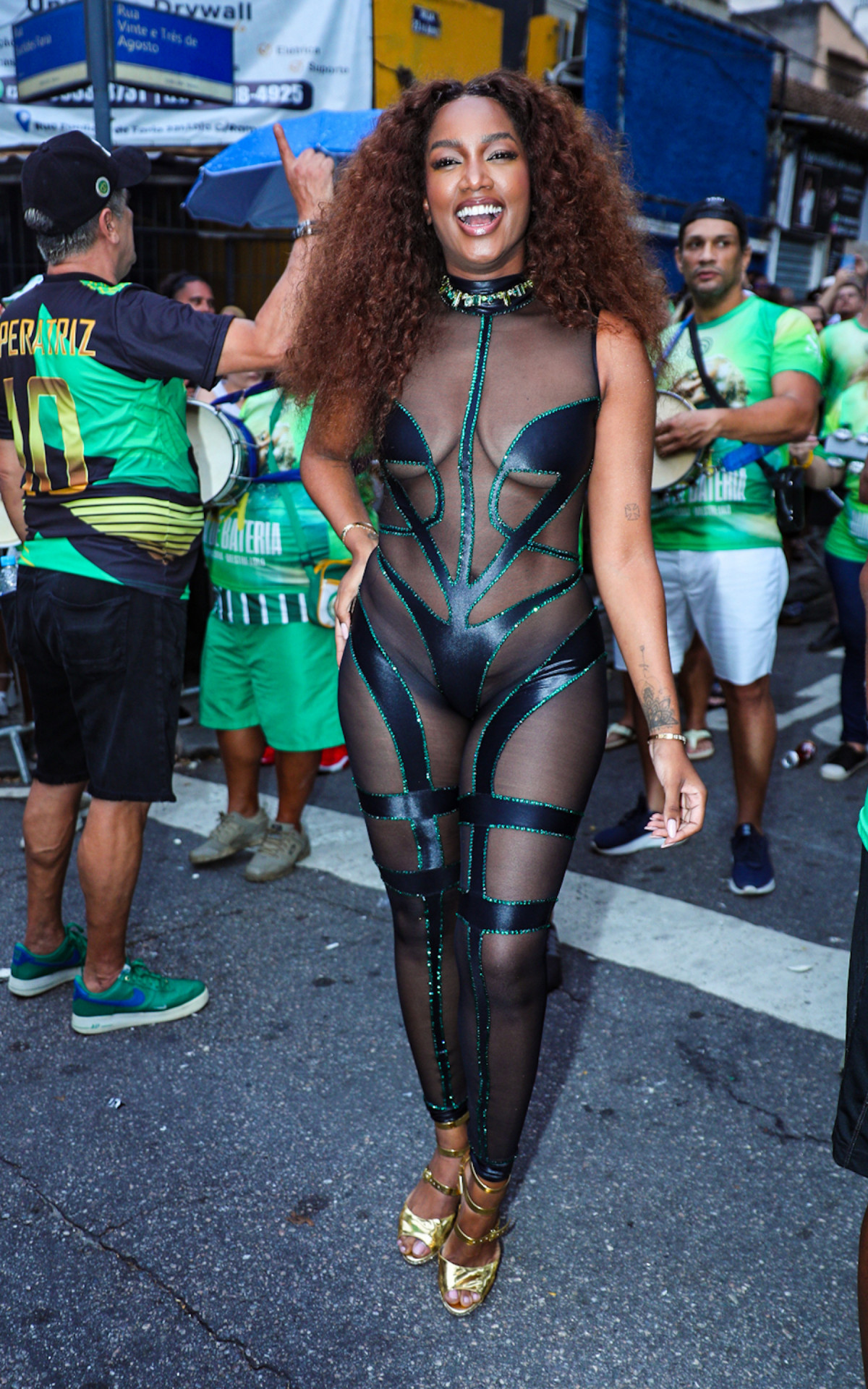 Iza brilha em ensaio de rua da Imperatriz Leopoldinense - Reprodução/VICTOR CHAPETTA/BRAZIL NEWS 