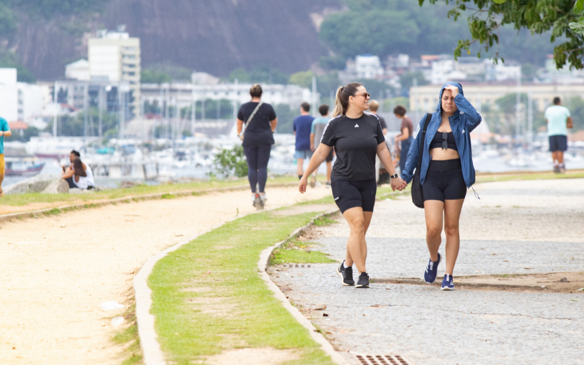 Movimentação no aterro do Flamengo, zona sul do Rio de Janeiro, na tarde deste domingo (16)