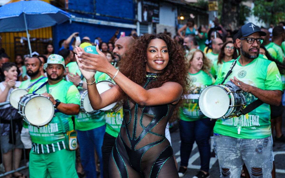 Iza brilha em ensaio de rua da Imperatriz Leopoldinense - Reprodução/VICTOR CHAPETTA/BRAZIL NEWS