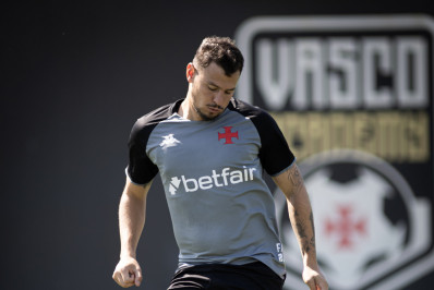 Vasco deve ter Hugo Moura como zagueiro diante do Grêmio