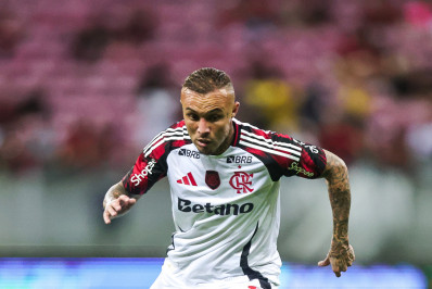 Com futuro incerto, Everton Cebolinha volta 'pedindo passagem' no Flamengo
