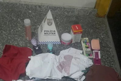 Mulher é presa após furtar roupas e produtos de higiene no shopping, em Cabo Frio