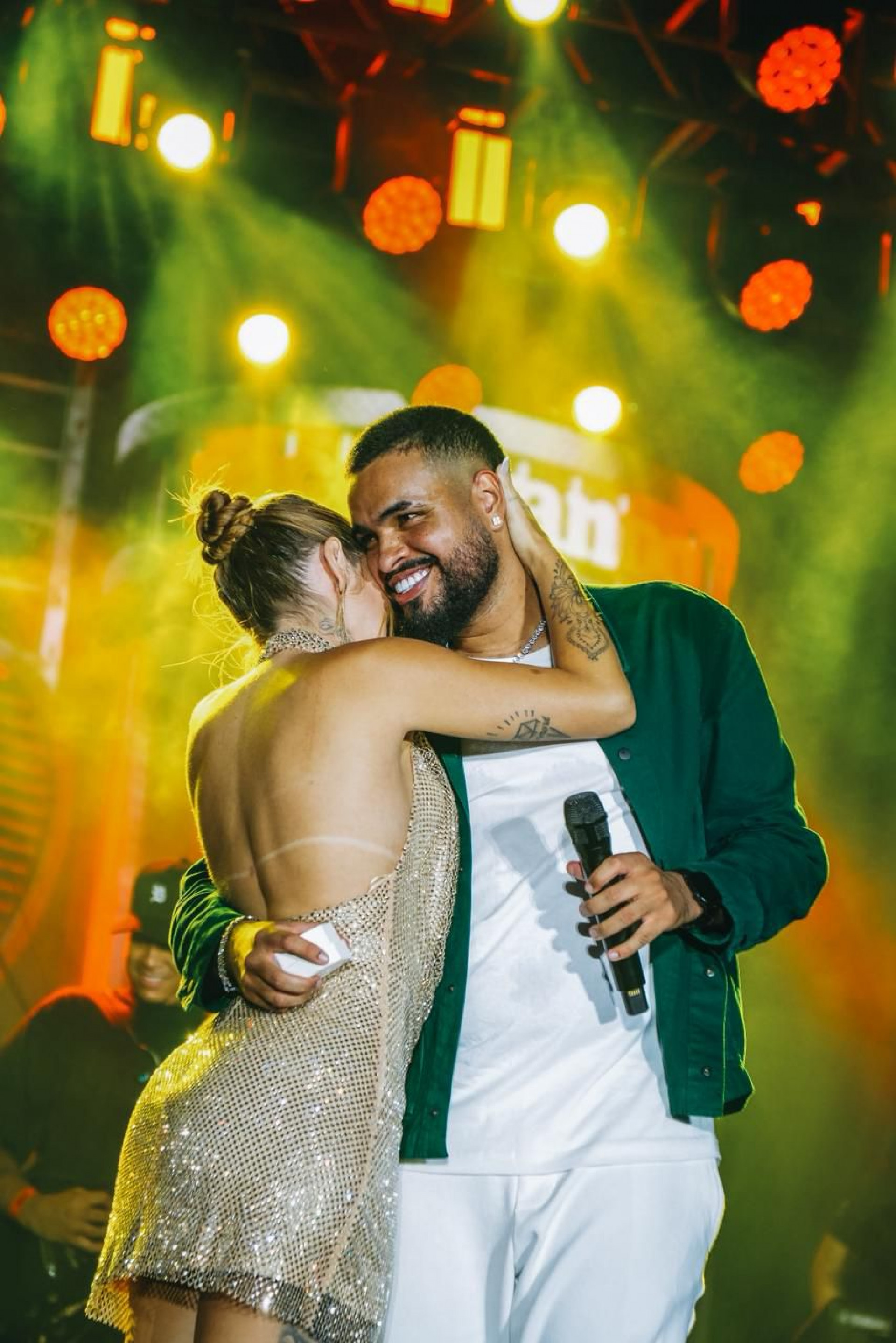 Cantor Yan pede Barbara em casamento - Divulgação