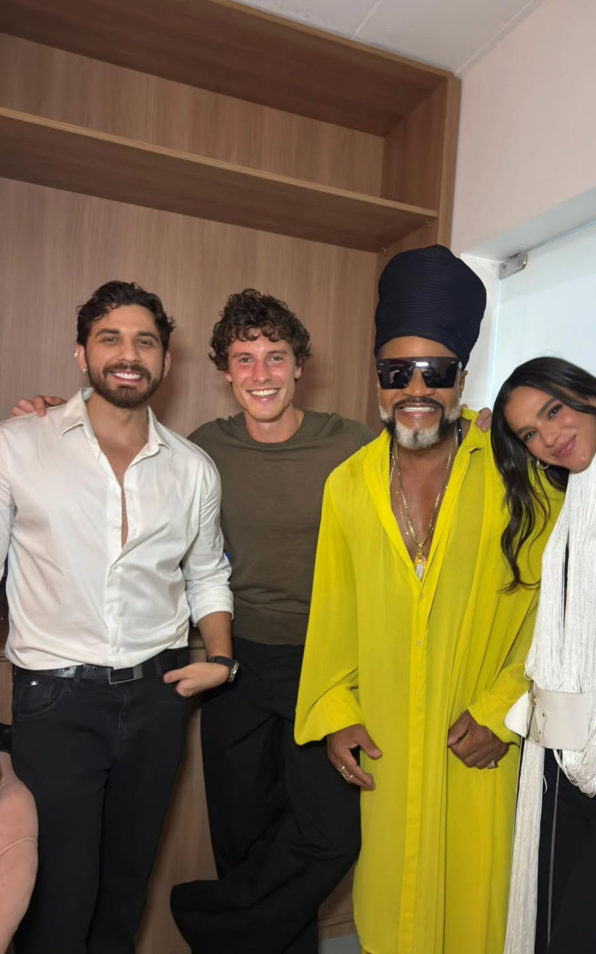Gustavo Mioto, Shawn Mendes, Carlinhos Brown e Bruna Marquezine
 - Reprodução / Instagram