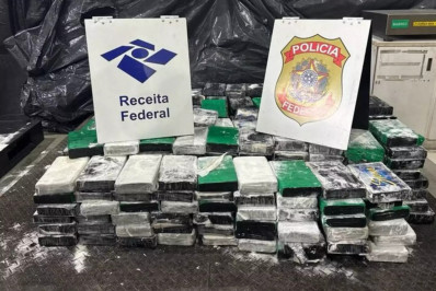 Receita apreende 405 quilos de cocaína escondida em carga de colágeno no Porto de Santos