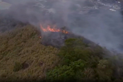Incêndio atinge vegetação na Taquara