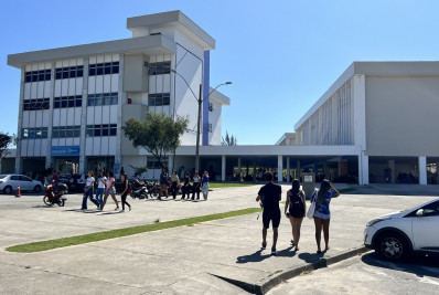 Macaé abre debate histórico sobre ensino bilíngue para surdos e celebra 20 anos do decreto que garante direitos