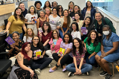 Coletiva Escritoras Vivas lança 3ª coletânea Mulher Gonçalense tem Voz