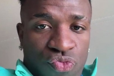 Virginia mostra chamada de vídeo com Vini Jr. e comenta: 'Saudade'