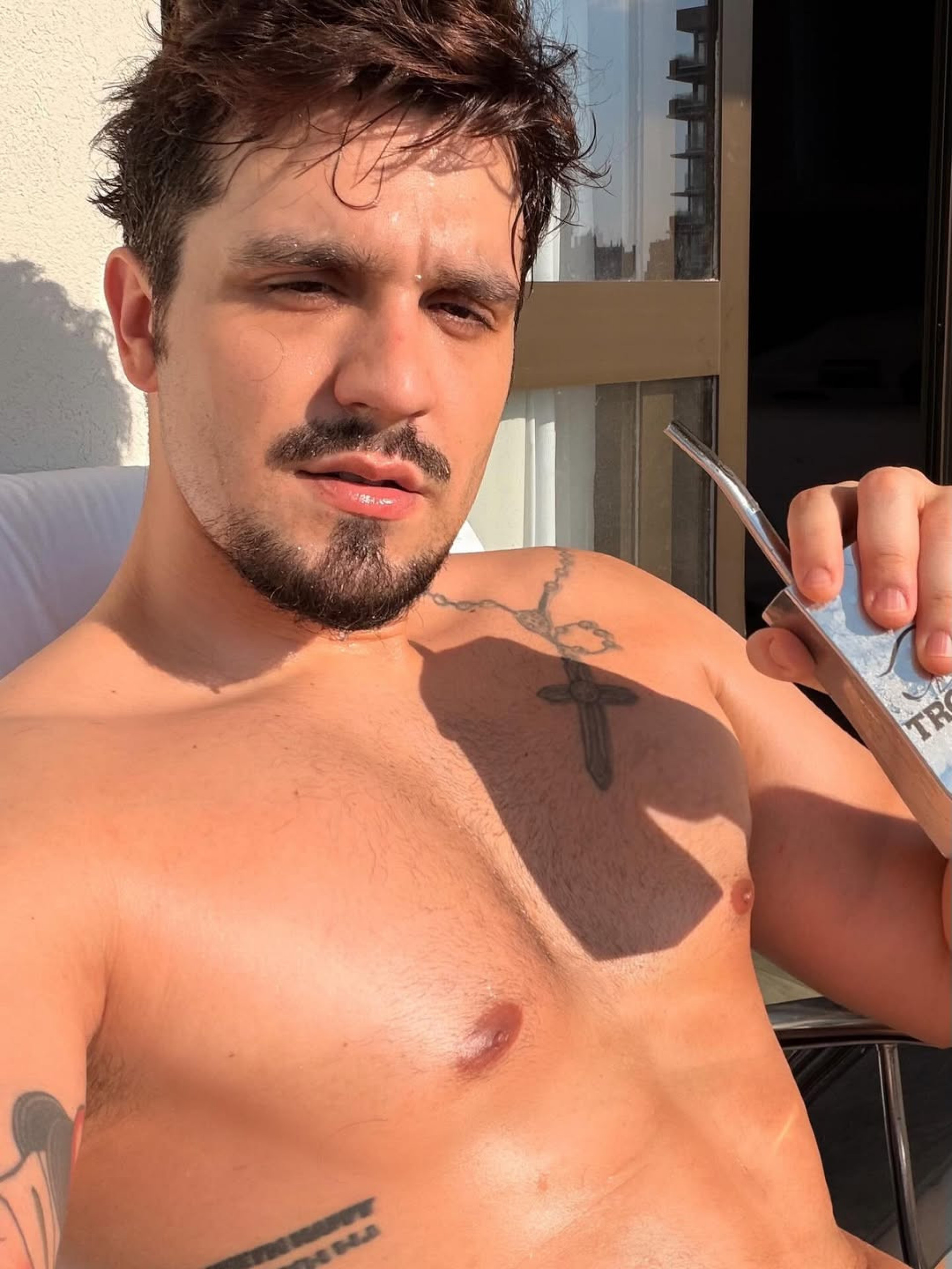 Luan Santana surge sem camisa e recebe elogios: 'Gato demais' - Reprodução / Instagram
