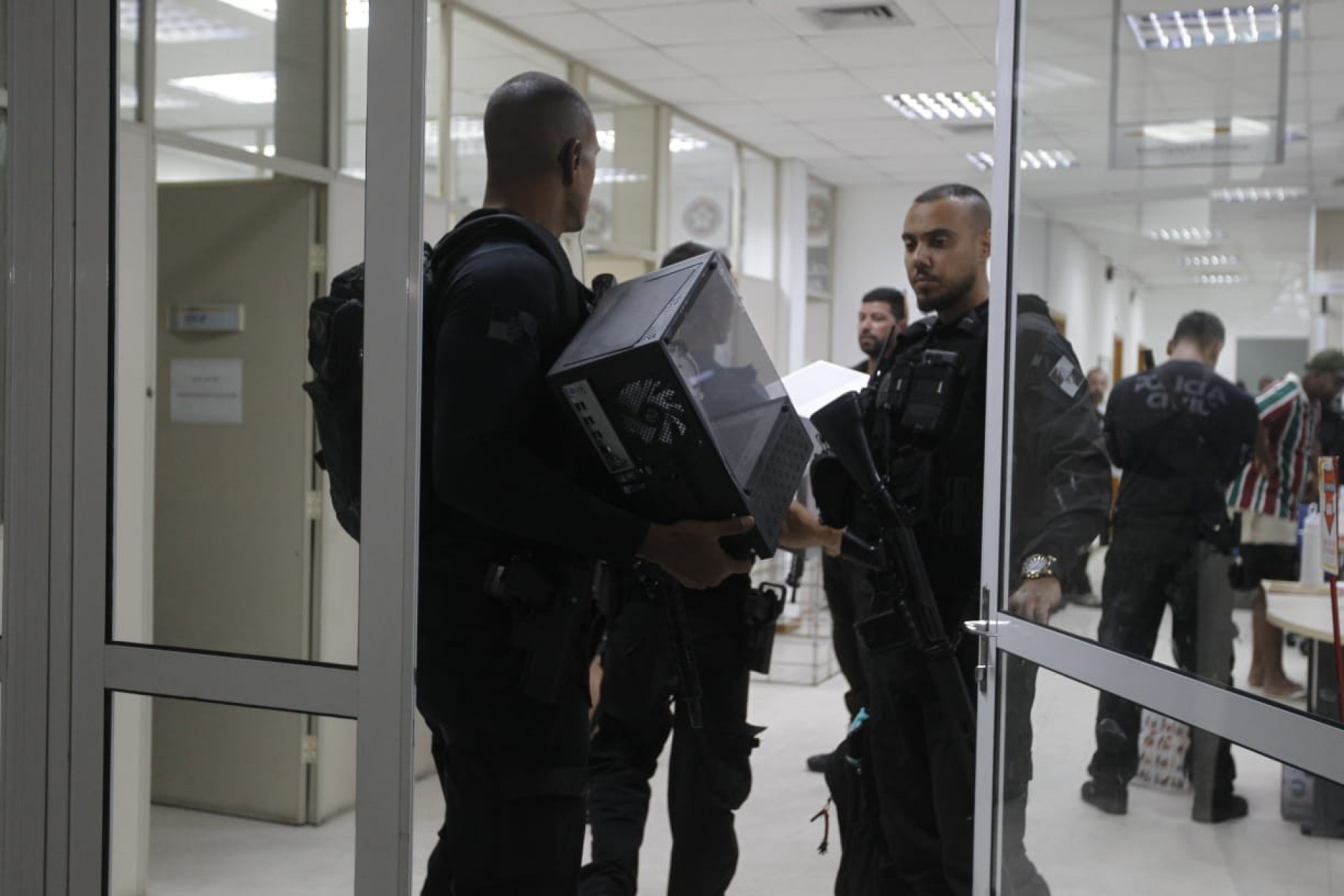 Materiais apreendidos na operação contra receptação de celulares - Reginaldo Pimenta/Agência O DIA