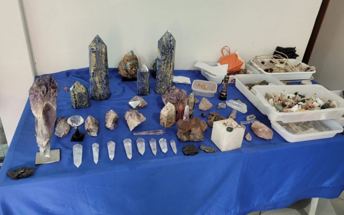 Ação tem como objetivo de desarticular um grupo criminoso envolvido na extração ilegal de cristais de quartzo - Divulgação