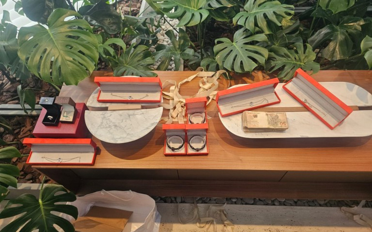 Agentes da PF encontram joias durante opera&ccedil;&atilde;o sobre fraudes do Banco Master  - Divulga&ccedil;&atilde;o/ PF