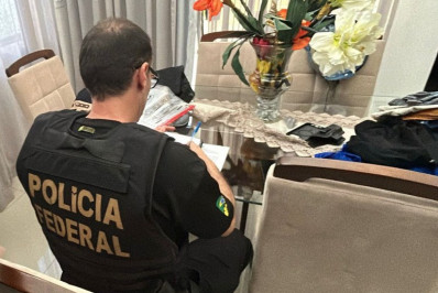 Suspeito cai em operação da PF e é preso com dinheiro e pistola em Macaé