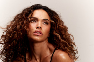 Giovana Cordeiro revela segredos dos cachos